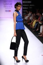 Model walk the ramp for Komal Sood, Pernia Qureshi show at Lakme Fashion Week Day 2 on 4th Aug 2012 (154).JPG